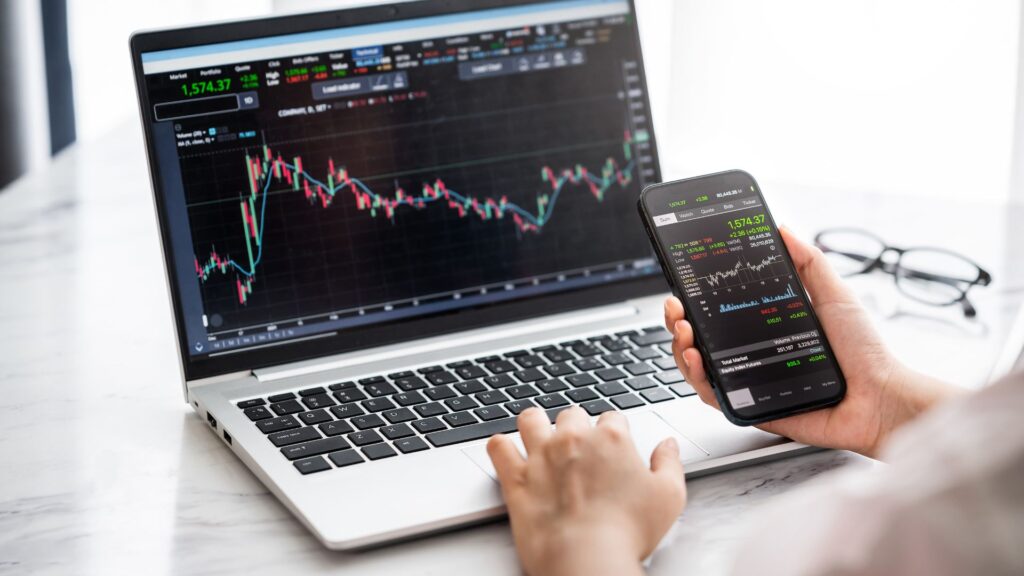 仮想通貨運用にはスマホとパソコンどちらがいい？
